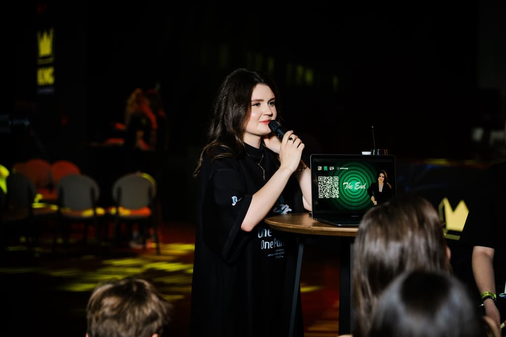 У фокусі — робота на перетині ідеї й побудові лояльності до бренду, створюючи при цьому унікальний імідж команди в медіапросторі. One PR занурюється у внутрішню суть бренду